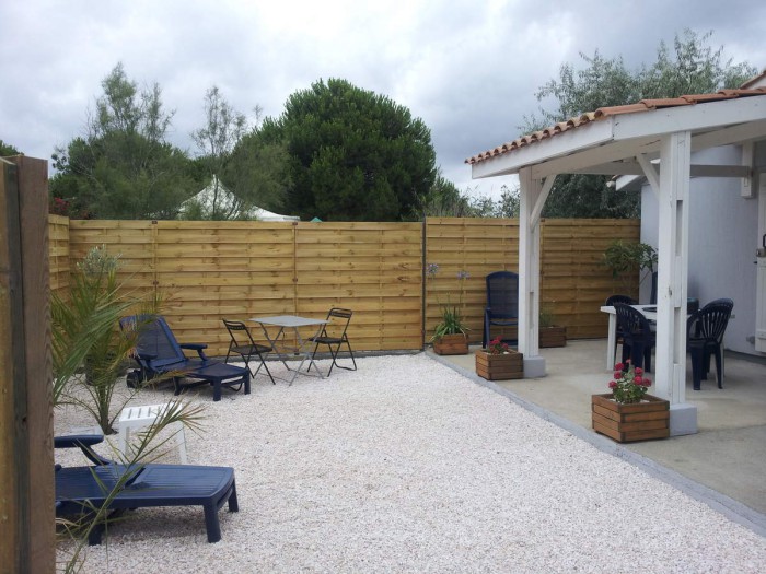 Extérieur du chalet à 300 mètres de la plage au Cap d'Agde